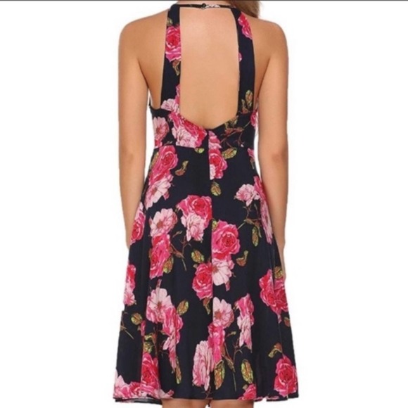 Sleeveless Halter Neck Dress - Picture 2 of 7